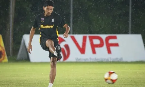 U23 Thái Lan tăng cường độ tập luyện trong mưa
