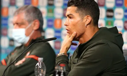 UEFA lên tiếng về hành động của Cristiano Ronaldo