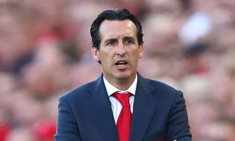 Unai Emery đang thực sự quay trong cơn lốc