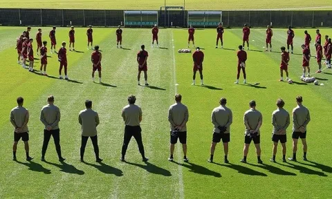 Klopp tri ân CĐV đặc biệt của Liverpool