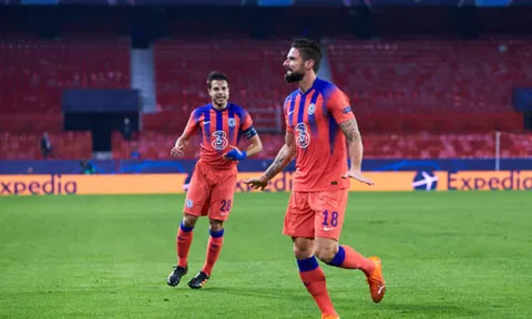 Ngoài 4 bàn thắng, Giroud còn làm Sevilla đau đớn tột cùng