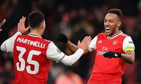 Thất bại muối mặt trên sân nhà, Arsenal chìm sâu trong khủng hoảng