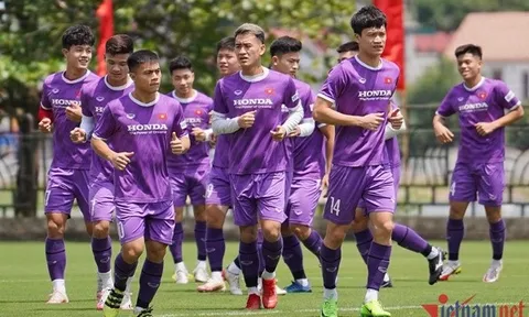 U23 Việt Nam tập giữa trưa, thầy Park luyện gân cốt