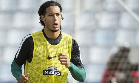 Cựu sao Liverpool: 'Van Dijk đã phá hoại cả sự nghiệp của tôi'