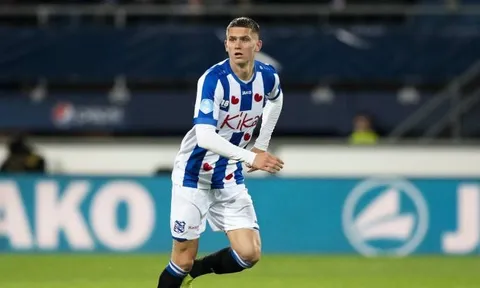 Đồng đội Văn Hậu: 'Tôi biết Ajax đang dõi theo tôi'