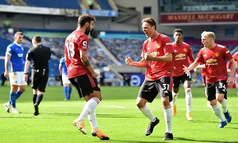 Van de Beek biểu cảm "cute" trước quả 11m, fan Man Utd phát cuồng