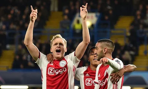Van de Beek có gì đặc biệt mà Man Utd khao khát?