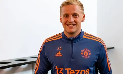 Van de Beek gửi thông điệp tới Ten Hag ngay lần đầu tái hợp ở M.U