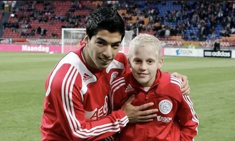 Van der Sar chỉ ra điểm khác biệt của Van de Beek khi còn ở đội trẻ Ajax