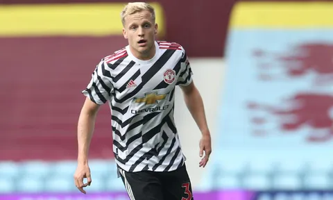Van der Sar hiến kế cho Solskjaer về vị trí tối ưu của Van de Beek