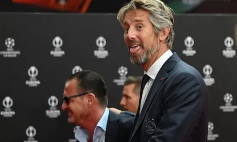 Van der Sar xin lời khuyên từ Ten Hag