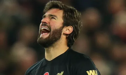 Van Dijk đăng đàn, nói lời thật lòng về việc Alisson dính thẻ đỏ