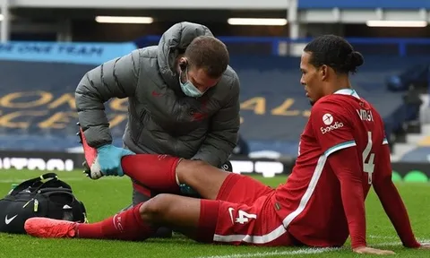 Van Dijk nghỉ dài hạn, Liverpool phải lĩnh hậu quả nghiêm trọng ra sao?