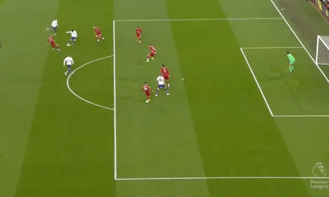 Van Dijk rất nhanh nhưng không đỡ nổi 'thánh nhọ' Liverpool