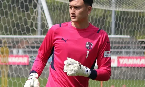 Văn Lâm được Cerezo Osaka gia hạn hợp đồng