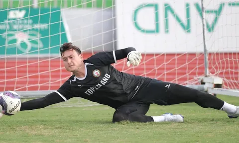 Văn Lâm mừng rỡ gặp lại Đình Trọng, hứa giúp ‘PSG’ Việt Nam bay cao