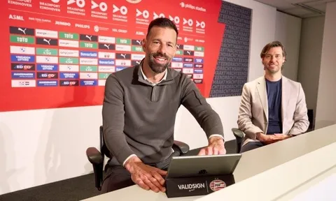 Van Nistelrooy chính thức trở thành HLV tại Eredivisie