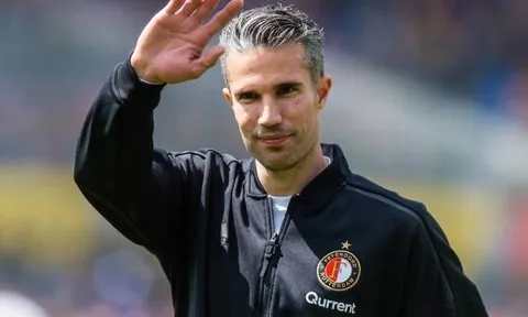 Van Persie: 'Nếu cậu ấy không thành cầu thủ đẳng cấp thế giới, tôi sẽ ăn đôi giày này'