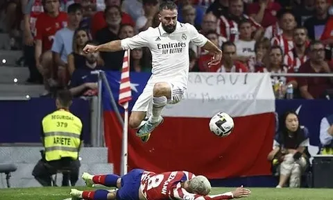 Vào bóng bằng 2 chân, Griezmann ôm hận