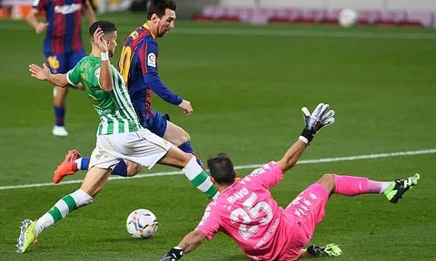 Vào sân từ ghế dự bị, Messi hành Betis "ra bã" giúp Barca đại thắng