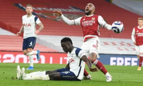 VAR 'tỏa sáng', Arsenal phục thù thành công trước Tottenham