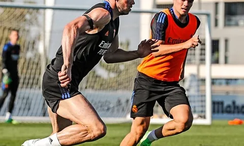 Varane có mặt, Bale cơ bắp cuồn cuộn, Alaba phô diễn tuyệt chiêu