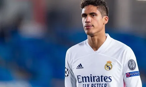 Florentino Perez làm rõ tương lai Varane trước tin đồn gia nhập Man Utd