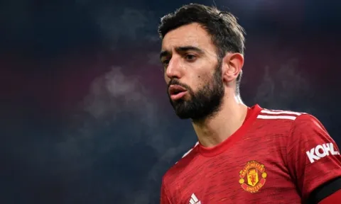 Vì một đồng đội, Fernandes không vội gia hạn hợp đồng với Man Utd