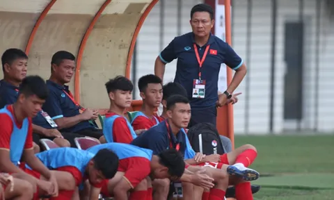 Vì sao HLV U16 Việt Nam nhận thẻ đỏ?