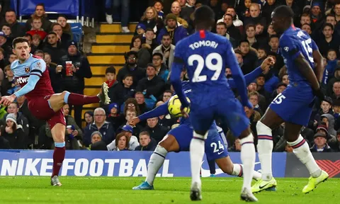'Vì sao Kurt Zouma cứ đứng yên?'