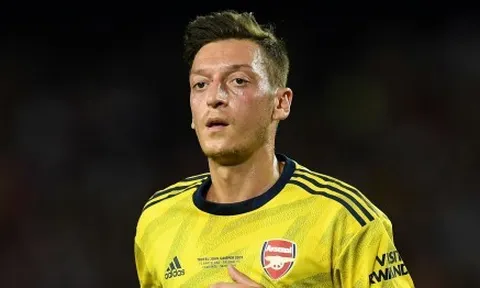 Vì sao Ozil vắng mặt trong trận thua của Arsenal?