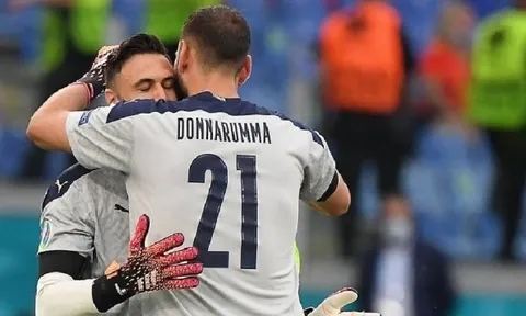 Vì sao Roberto Mancini thay thủ môn ở phút 89?
