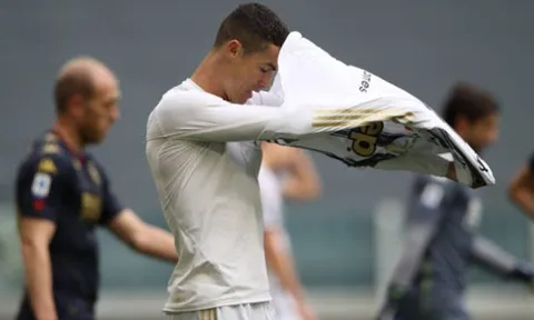Vì sao Ronaldo ném áo đấu sau chiến thắng của Juve?
