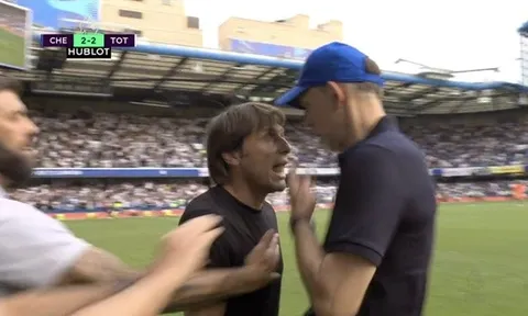 Vì sao Tuchel giữ chặt tay Conte cuối trận?