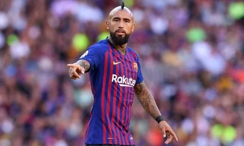 Vidal thẳng thắn buông lời dạy dỗ "thánh vô kỷ luật" của Barcelona