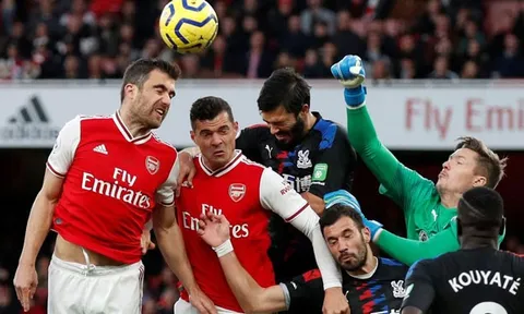 Per Mertesacker ra tay thanh trừng 8 người, thay đổi Arsenal từ gốc