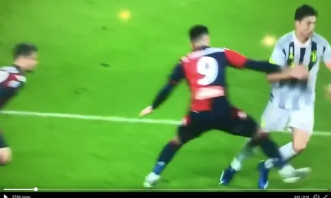 Rực sáng thành người hùng phút cuối, Ronaldo bị tố ăn vạ kiếm penalty