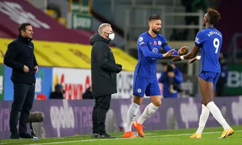 "Việc Giroud ngồi dự bị cho thấy sự phong phú của đội hình Chelsea"