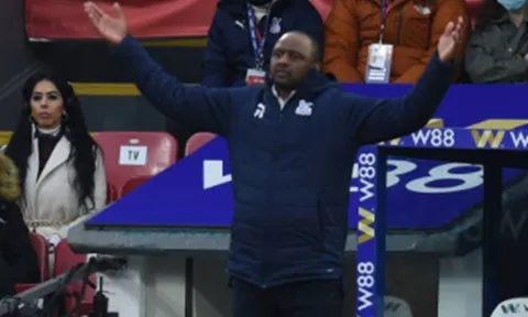 Vieira phát nản với Alisson