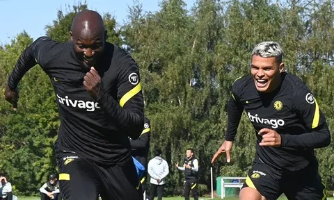 Viện binh xuất hiện, Lukaku tập bắn, Chelsea chờ chiến Man City