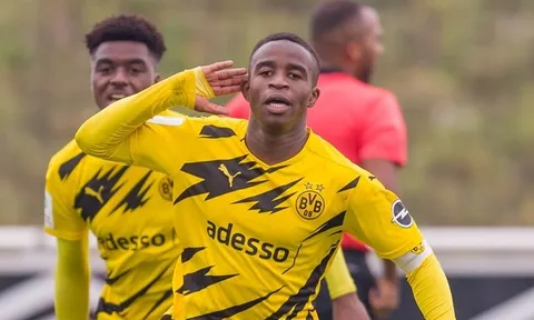 "Báu vật" khiến Haaland nể phục lại "gánh" đội trẻ Dortmund trên vai