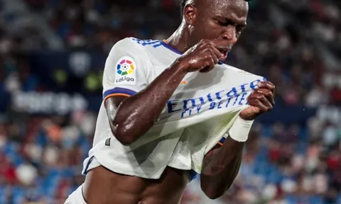 Vinicius tiếp tục ghi điểm với NHM Real Madrid