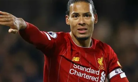 'Van Dijk mới lên đỉnh cao 2 năm, cần trở lại mặt đất ngay'