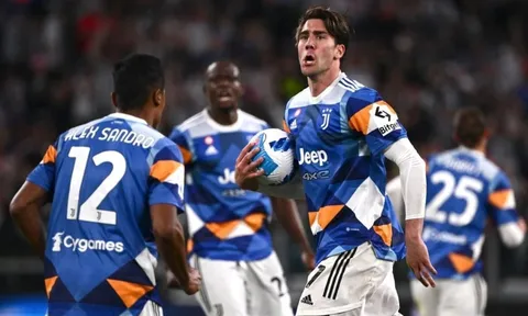 Vlahovic giải cứu Juventus ở phút 90+5
