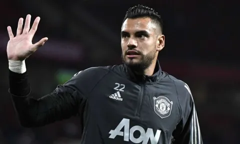 Vợ thủ thành Romero "chửi thẳng" ban lãnh đạo Man Utd