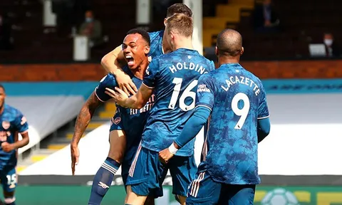 "Với 2 cái tên ấy, Arsenal đang sở hữu cặp trung vệ tốt nhất NHA"