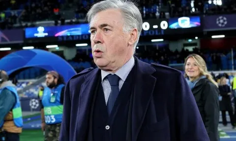 Vừa bị sa thải, Ancelotti đã được Arsenal chèo kéo