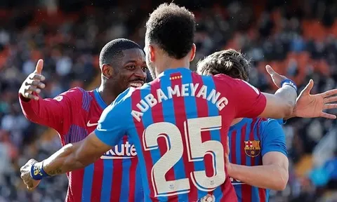 Vừa đến, Aubameyang giúp Barca giải quyết kẻ nổi loạn
