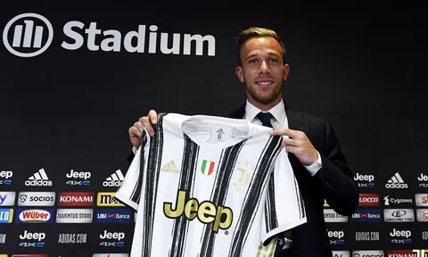 Vừa đến Juventus, Arthur Melo đã có lời nhắn nhủ tới Cristiano Ronaldo