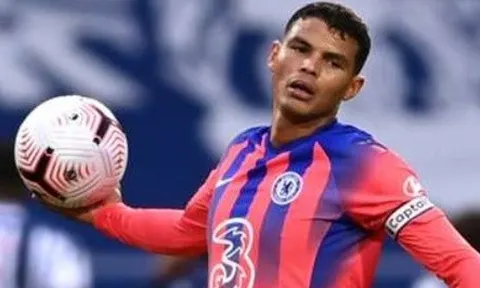 Vừa vào sân, thủ lĩnh Chelsea đích thực lập tức chỉ dẫn Silva và Werner